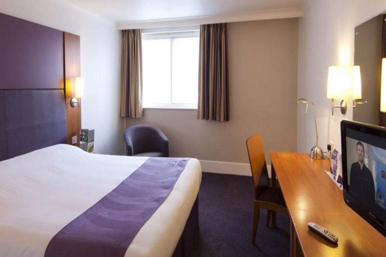 Premier Inn Manchester City Centre Exterior photo