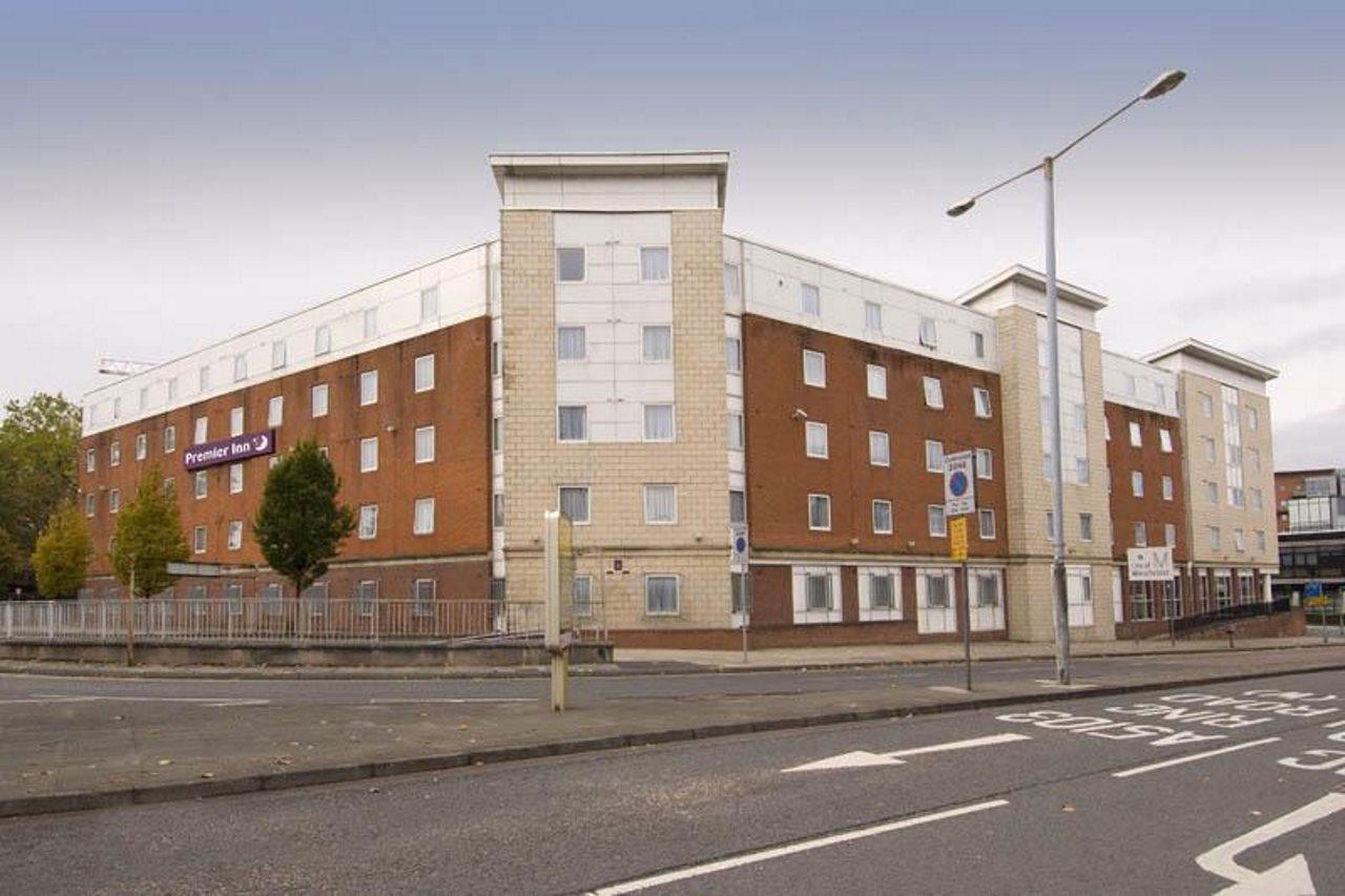Premier Inn Manchester City Centre Exterior photo