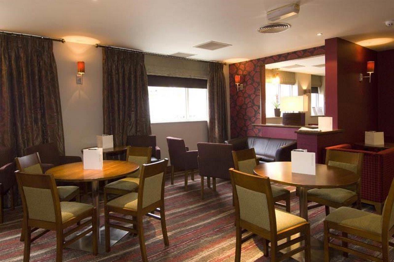 Premier Inn Manchester City Centre Exterior photo