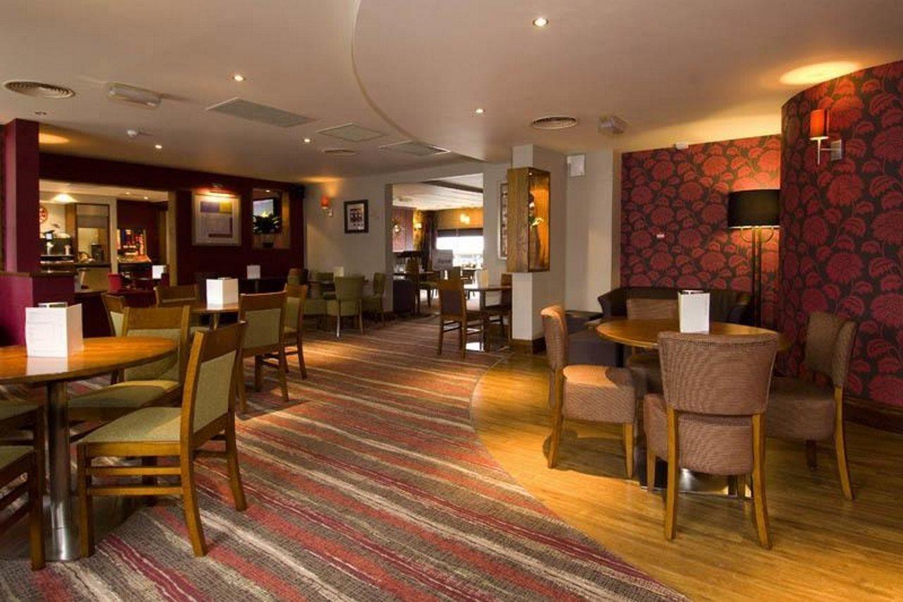Premier Inn Manchester City Centre Exterior photo