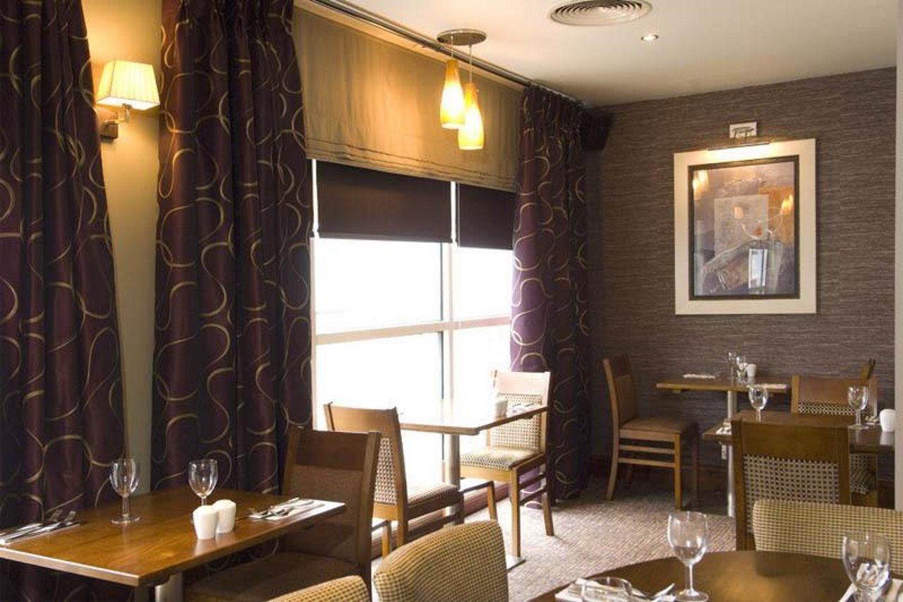 Premier Inn Manchester City Centre Exterior photo